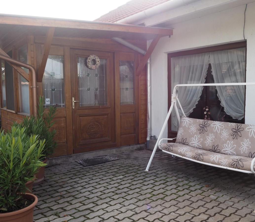 Bory Apartman, Zart Udvari Parkolas, Met Arena 2,5 Km Apartament *